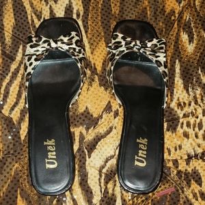 Leopard slides with heel